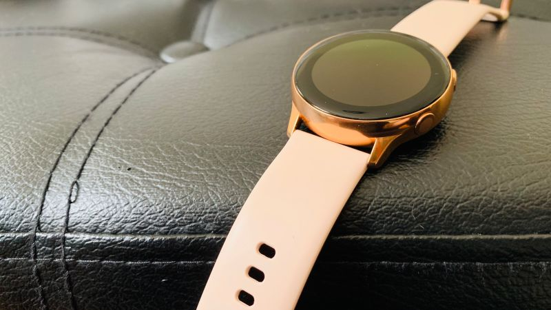Mira qué bisel tan gordo.Foto: Victoria Song (Gizmodo)